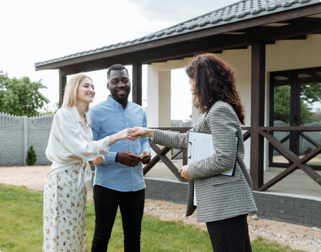 客户的满意与信赖，是我们前行的根本动力。我们致力于成为全球商用制冷冰柜领域最值得信赖的合作伙伴，通过高品质的产品与全流程服务，守护客户的日常运营与长远发展。